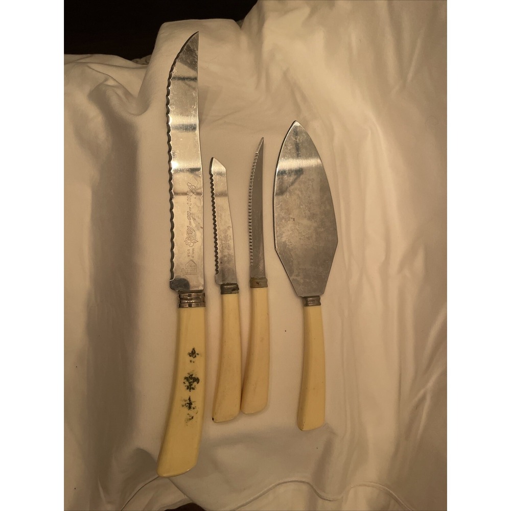 VINTAGE 4-PC FLEUR-DE-LIS STAINLESS STEEL FLATWARE LOT BAKELITE HANDLES - Picture 3 of 3